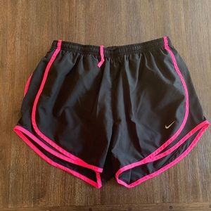 Nike shorts size medium